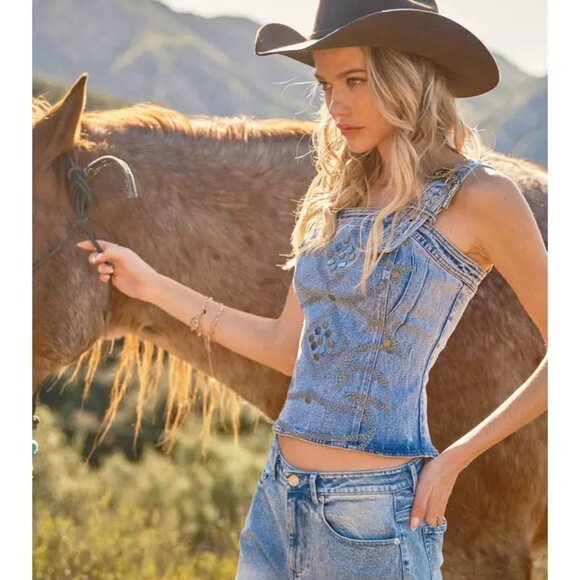 Western Buckle Strap Embroidered Denim Top - Picture 4 of 4